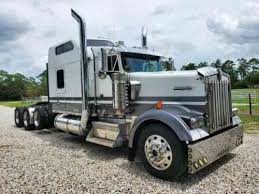 Motor has 277,000 miles since and 428,000 total miles. Kenworth W900l Heavy Haul 2000 Here S Your Beast She S The Vans Suvs And Trucks Cars