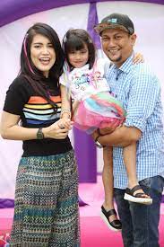 Mohamed azmin bin ali (jawi: Elyana Ada Hati Sertai Gegar Vaganza
