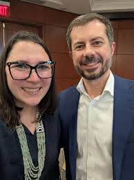 Julie Stauch, Pete Buttigieg's 2020 Iowa political director, launches bid  for governor