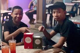 Pengarah muda seperti contohnya syahmi sazli sebenarnya lebih memahami apa yang orang muda mahukan. Akhirnya Kemelut Syahmi Sazli Dan Asif Berakhir Namun Bapa Asif Beri Satu Syarat Iluminasi