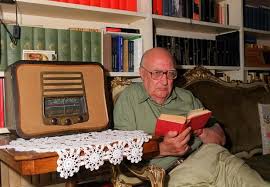 Nel 1942 comincia a lavorare a teatro come regista e un anno più tardi, per via dei. Italian Mystery Writer Andrea Camilleri Keeps Montalbano On The Case La Voce Di New York