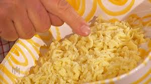 Das Bild Zeigt Eine Schussel Mit Spatzler Bildquelle Wdr Spatzleteig Spatzle Grundrezept