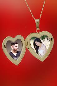 Its always nice to give a gift that you. Cute Gift Ideas For Your Girlfriend To Win Her Heart Men Health India Health And Fitness Tips For Indian Men