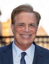 Lee Baumgardner's Instagram, Twitter & Facebook