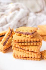 Sables Fourres Au Chocolat Comme Des Petits Beurre Fourres Chocociframboise Le Blog Petit Beurre Sables Collations