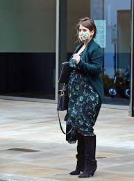 The young royal just gave birth to. Princess Eugenie Baby Bump Eugenie Shows Off Bump For First Time