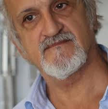 La mia sfida è sedermi mettere un brano e suonarlo alla prima(quello che  viene viene) un modo per allenare la mia concentrazione nell'eseguire  dall'inizio alla fine una parte di batteria! Questo è