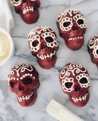 When you get to the base of the human head, you can see the nooks and crannies that make it's a necessary and helpful exercise to learn how to draw a skull—even if you've rendered a portrait before. How To Decorate Mini Skull Cakes Williams Sonoma Taste