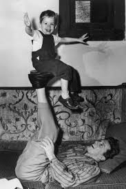 Kirk und anne douglas waren bis zum tod des schauspielers 66 jahre lang verheiratet. Kirk Douglas S Life In Pictures Kirk Douglas Photos Through The Years