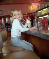 The actress was only six when her career kicked off and she was launched into the spotlight through films like i am. Dakota Fanning Foto Masa Kecil Selebriti Foto 3287527 Fanpop