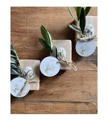 Su etsy trovi 25040 sapone profumato in vendita, e costano in media € 24,84. Saponette Ulivo