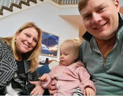 Kona with his family. Love love love.