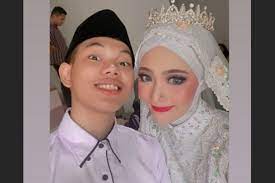 Am dm aku yang dulu bukanlah yang sekarang g c dulu di tendang sekarang ku di sayang f dm dulu dulu dulu ku menderita e am e. Profil Tegar Septian Mantan Penyanyi Cilik Pelantun Aku Yang Dulu Bukanlah Yang Sekarang