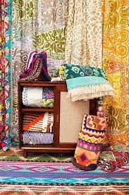 Bohemian Decor Side Table And Colors Blankets Anthropologie Pintowin Disenos De Unas Diseno Marroqui Decoracion De Unas