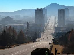• o nome coreia vem de goryeo, uma dinastia que governou a região por muito tempo e cuja capital ficava em kaesong, uma cidade que também fica na coreia do norte. Pyongyang Coreia Do Norte Asia Oriental Cidade