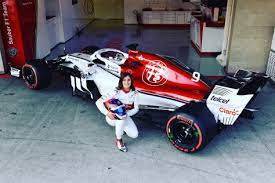 Verletzungen je nach sitzposition adac deckt neue risiken im auto. F1 Calderon Im Sauber Frau Testet Aktuellen Formel 1 Flitzer Autobild De