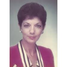 Emily Brightman's Instagram, Twitter & Facebook