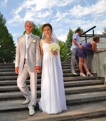 But sometimes, tying the knot shouldn't be downright uptight. 58 Times Wedding Photos Were Photobombed So Well It Made Newlyweds Die Of Laughter When They Saw The Photos Bored Panda