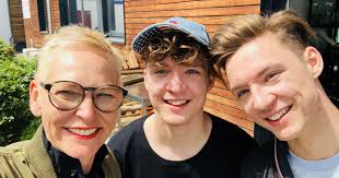 Hat ein lieber mensch geburtstag? Die Lochis Zwei Youtube Stars Sprechen Ubers Jungsein Www Emotion De
