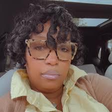 This girl's friend of four years left her stranded at Baltimore Airport,  failing to pick her up as planned, despite her traveling from Atlanta to  stay with the friend for weeks leading