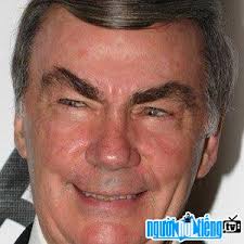 Nhà báo John Simpson