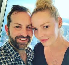 Drake wears the sleeves and josh the torso, but neither date goes well, so they agree to let drake wear the whole shirt until kelly breaks up with him, and then give it back. Katherine Heigl Bio Family Net Worth Celebrities Infoseemedia