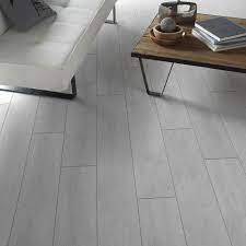 parquet amadeo stratifie couleur chene cendre pour la chambre parental en bas home decor house flooring coffee table