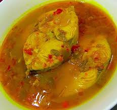 Selanjutnya, kecilkan api kompor dan masak ikan bandeng bersama kuahnya sampai mendidih. Resepi Pindang Ikan Tenggiri