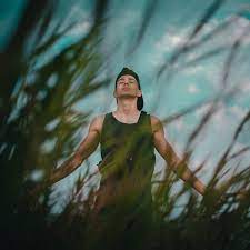There are hundreds if not thousands of ways to do this but i hope you find the above creative photography ideas resourceful for your photography journey. Easy Photography Ideas At Home For Girls And Boys In 2020 Photography Poses For Men Portrait Photography Men Best Poses For Men