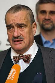 Karel schwarzenberg se stal dědicem majetku, ačkoli pochází ze zchudlé vedlejší linie rodiny. Karel Schwarzenberg Transparentni Volby