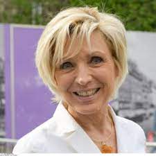 Evelyne dhéliat a même été faite chevalier de l'ordre national du mérite en 2004. Evelyne Dheliat Biographie News Photos Et Videos Tele Loisirs