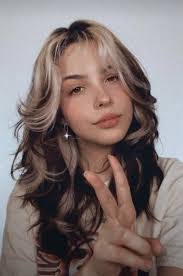 Petra Lozano's Instagram, Twitter & Facebook