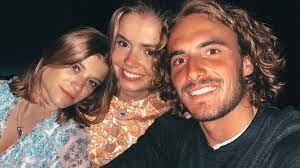 Όλα τα τελευταία νέα, άρθρα, απόψεις, videos για στεφανοσ τσιτσιπασ ο στέφανος τσιτσιπάς έστειλε το δικό του μήνυμα για την εξάπλωση του κορωνοϊού μέσα από τα. 8eodwra Petalas Celebrities Eidhseis Yupiii Gr