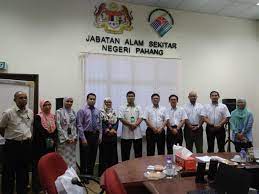 Alhamdulillah kini jas maju kehadapan dengan memanfaatkan aset dron yang dibeli untuk memantau kes² pencemaran alam sekitar termasuklah dalam kes² pembakaran terbuka, pelepasan efluen, pelupusan haram dan pembangunan projek yang memberikan impak alam sekitar. Kuantan 12 November 2019 Jabatan Alam Sekitar Facebook