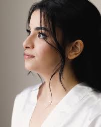 Laura Saad's Instagram, Twitter & Facebook