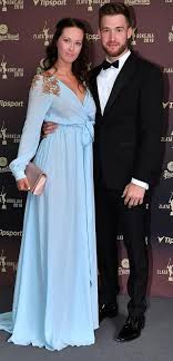 Českobudějovický odchovanec milan gulaš na tamním ledě začínal v pěti letech a v osmnácti v barvách extraligových budějovic nastartoval svoji profesionální kariéru. 5 Nadhernych Polovicek Nasich Hvezdnych Hokejistu Takhle Jim To Na Zlate Hokejce Sluselo Super Cz