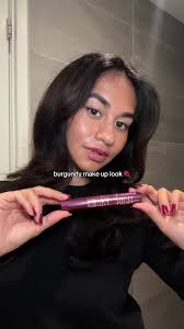 Toasty Herfst Makeup Look with a Touch of Burgundy