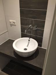 Kombinationen Von Wandfliesen In Unterschiedlichen Optiken Highlights Setzen Wandfliesen Bodenfliesen Fliesen Kombini Wandfliesen Bad Waschtisch Gaste Wc