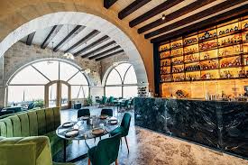 Kapadokya, 60 milyon yıl önce erciyes, hasandağı ve göllüdağ'ın püskürttüğü lav ve küllerin oluşturduğu yumuşak tabakaların milyonlarca yıl boyunca yağmur ve rüzgâr tarafından. Millocal Restaurant Uchisar Restoran Yorumlari Tripadvisor