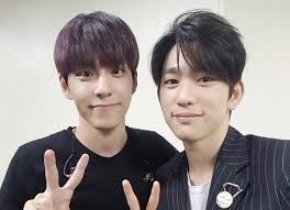 Day6 is one of the hottest bands nowadays. Got7 S Jinyoung Surprises Day6 S Wonpil By Calling During A Live Broadcast Soompi