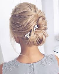 Short curly styles, when they are sported excellently, will make you look more graceful and sophisticated. Wedding Crashers Never Leave Me On Wedding Updos For Short Hair Pinterest Or Wedding Crashers Isla Fisher With Hair Styles Medium Hair Styles Long Hair Styles