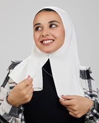 الحجاب بقى أسهل مع الميني سكارف المقفول بخامته المريحة والناعمة اللي هتناسب  كل الأوقات