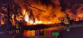 Namun korban tak kunjung datang kapolsek tanjung morawa akp sawangin bersama tim inafis polresta deli serdang yang turun ke lokasi kejadian langsung melakukan olah tkp. Pabrik Ban Ludes Terbakar Di Kim Star Ii Deliserdang Gosumut Com