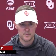 Oklahoma teammates cheer Drake Stoops