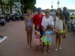 Emisiunea va surprinde fiecare moment din viața de lux a familiei, inclusiv viața din dubai. Monte Carlo Prodanca Si Reghe Afaceri De Familie Facebook
