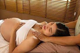 Le massage femme enceinte offre de nombreux bienfaits