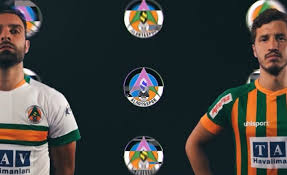Alanyaspor'un yeni sezon forma tanıtımında josef sural detayı. Alanyaspor Dan Yeni Forma Tanitimi
