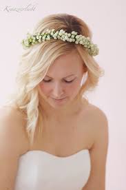 Haarschmuck Kopfputz Haarkranz Blumenkranz Braut Schleierkraut 5 Ein Designerstuck Von Kranzverliebt Bei Dawan Haarkranz Haarschmuck Hochzeit Haarschmuck