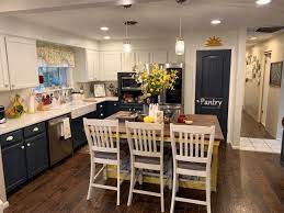It still clashes to me. Navy Yellow Lemon Kitchen Lemon Kitchen Kitchen Design Yellow Kitchen Decor