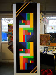 gebruikte hier 3 soorten verf acrylverf olieverf en glasverf als laatste olieverf glasverf verf